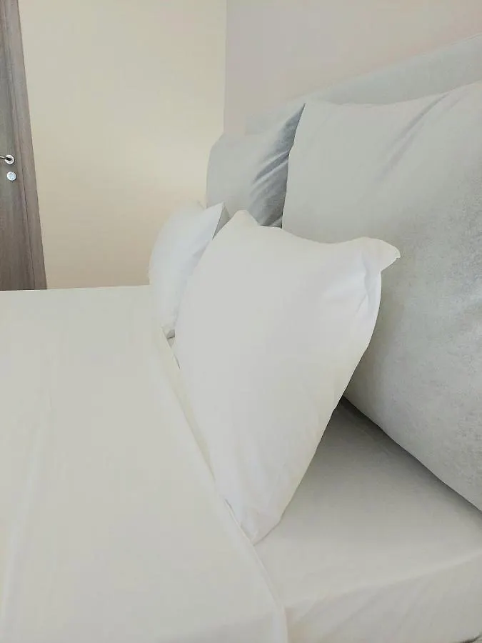 Elizabeth Apartments Himare Aparthotel