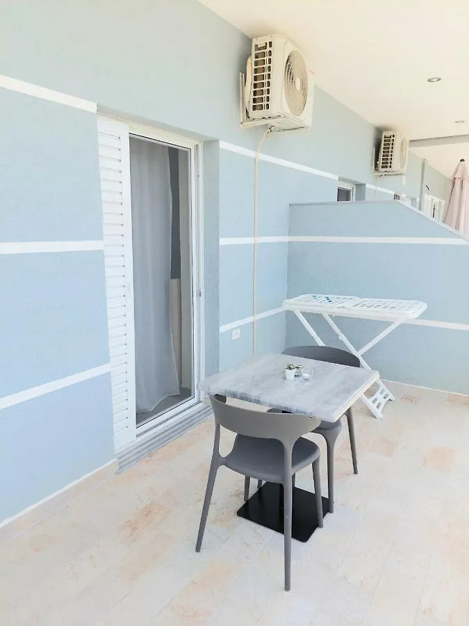 Elizabeth Apartments Himare 0*,