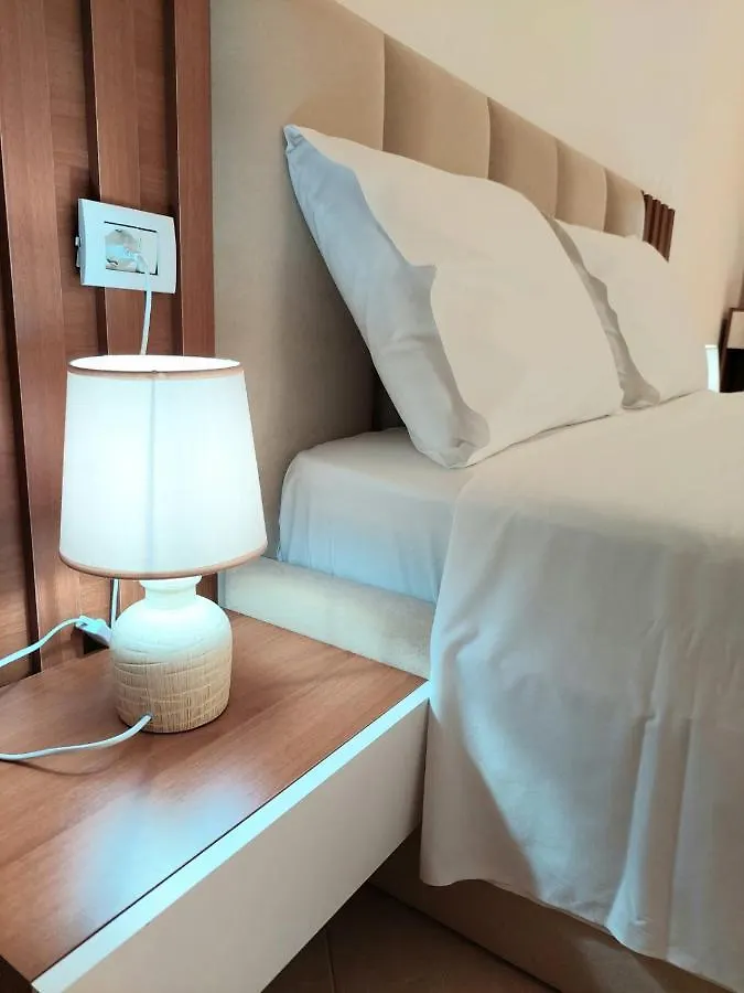 Elizabeth Apartments Himare 0*,