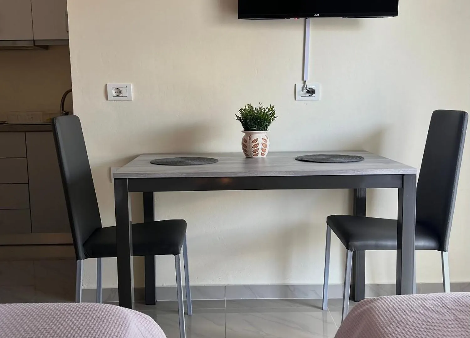 Elizabeth Apartments Himare Aparthotel
