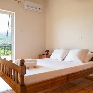 Apartament Janakis, Himara