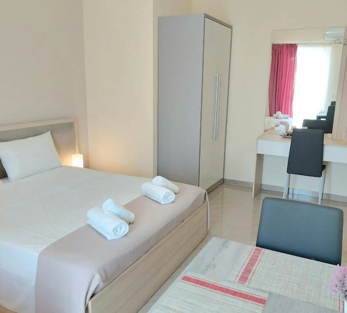 Elizabeth Apartments Himare Aparthotel