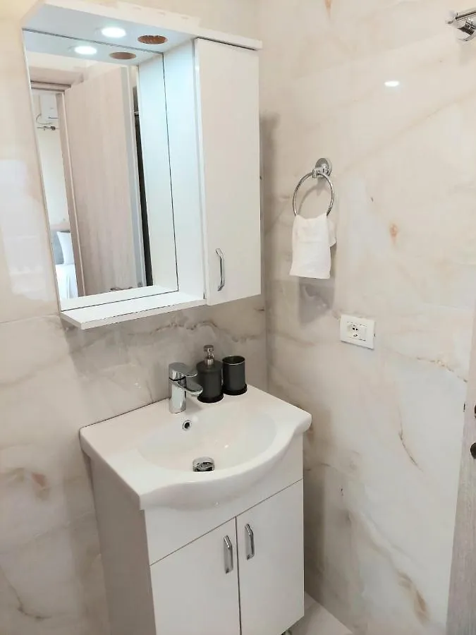 Elizabeth Apartments Himare 0*,  Albania