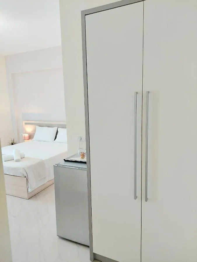 Elizabeth Apartments Himare 0*,