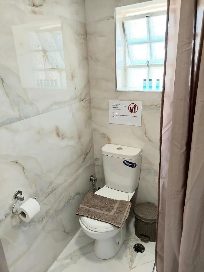 Elizabeth Apartments Himare 0*,