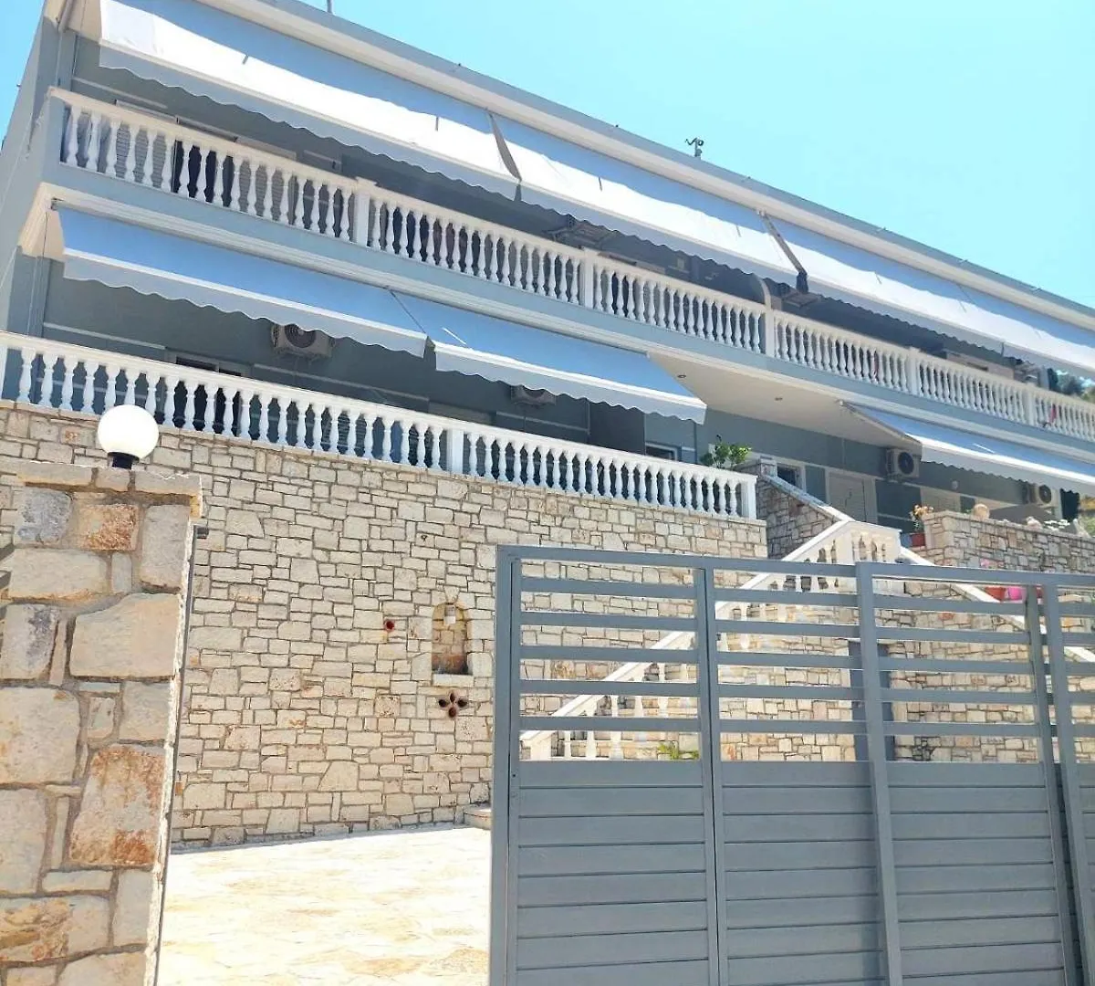 Elizabeth Apartments Himare Aparthotel