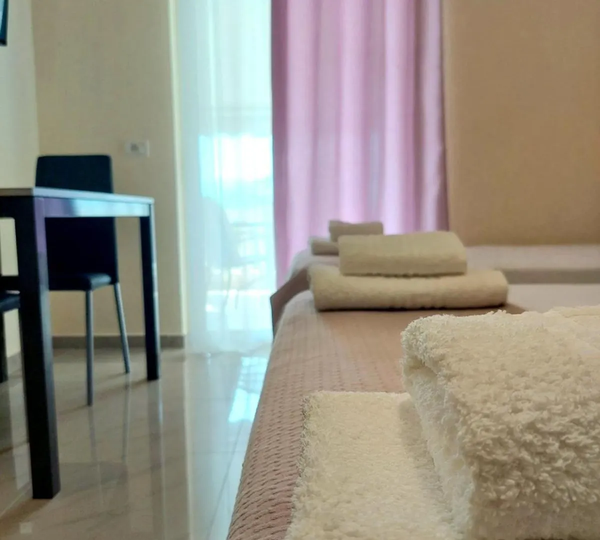 Elizabeth Apartments Himare Aparthotel