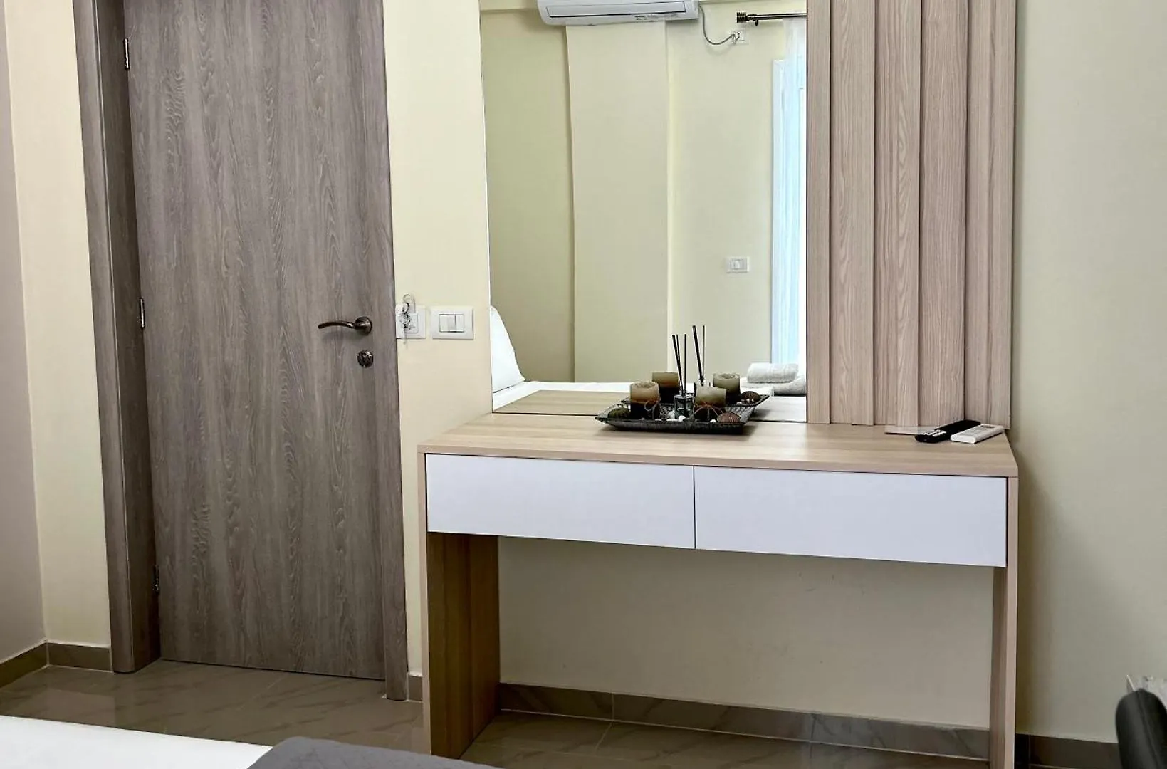 Elizabeth Apartments Himare