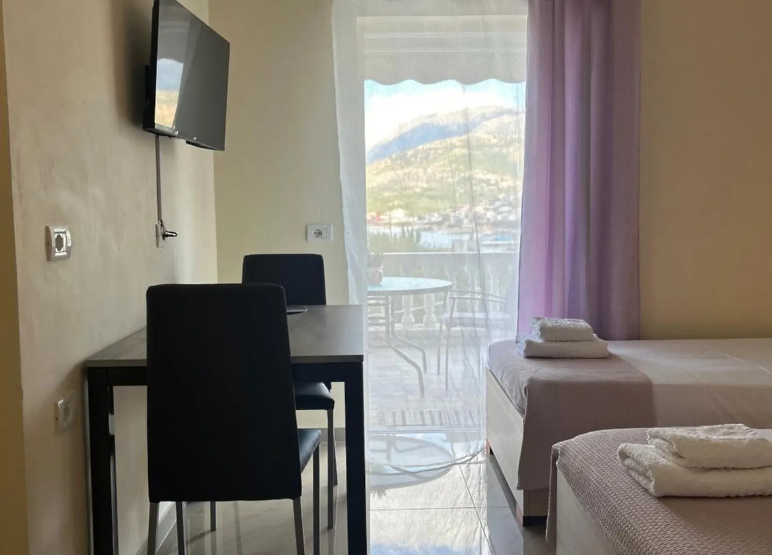 Elizabeth Apartments Himare Albania