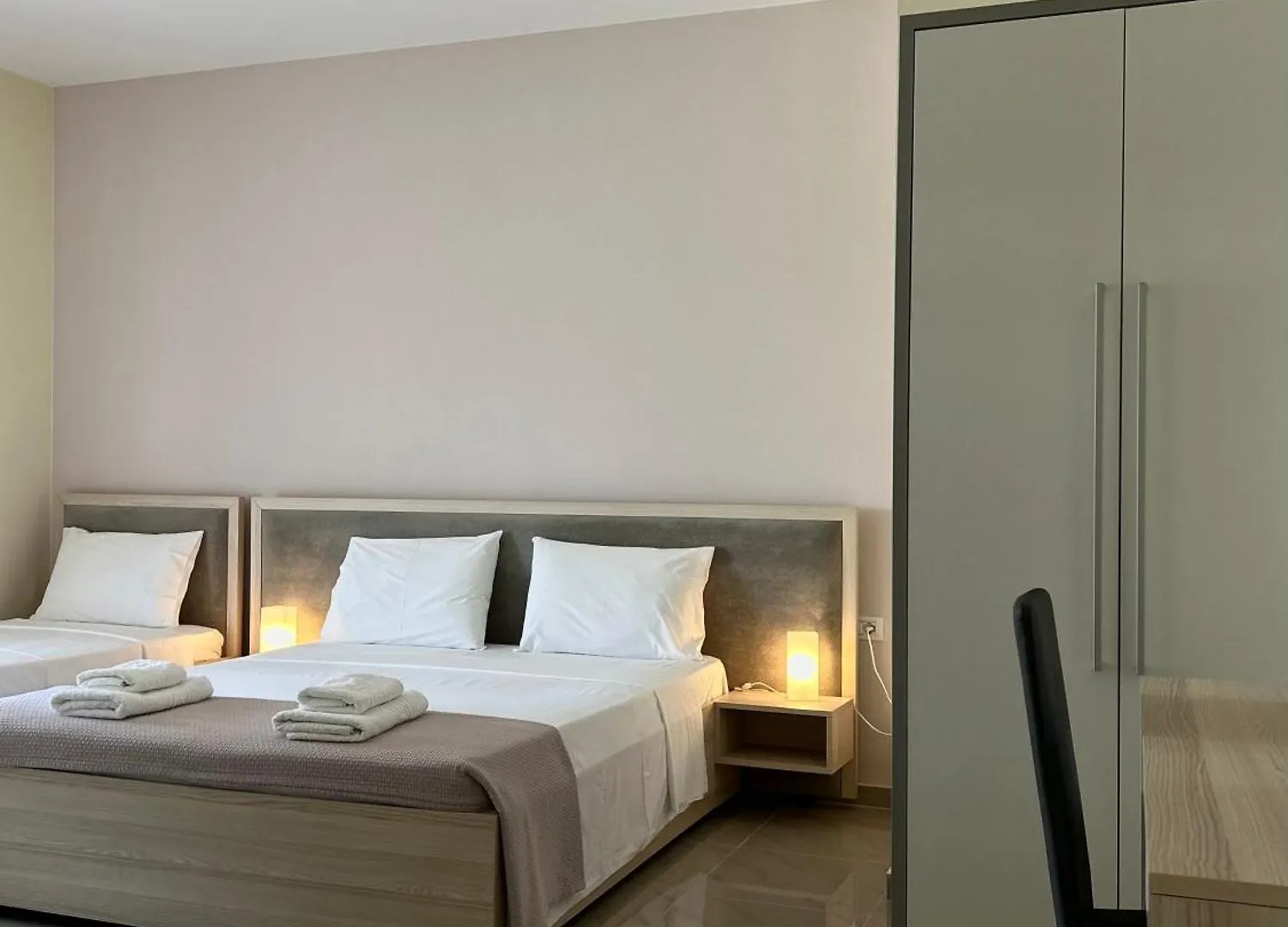 Elizabeth Apartments Himare 0*,