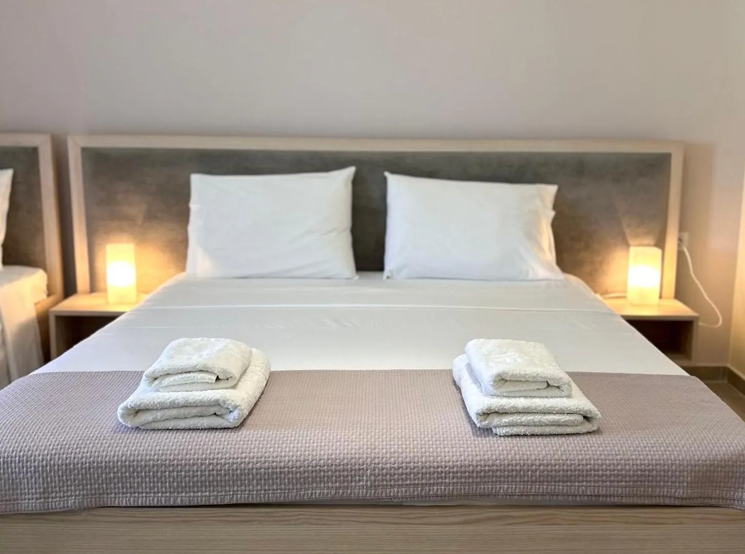 Elizabeth Apartments Himare